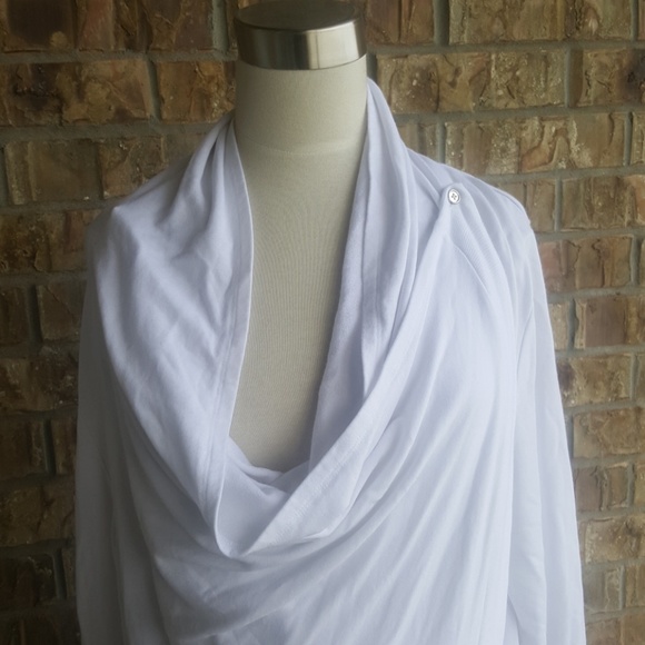 SOLD!!! CHICO'S White Wrap Cover - Size 3 Petite - Picture 3 of 5